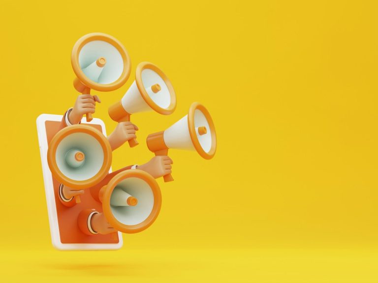 Fünf orange Lautsprecher auf einem weißen Smartphone, vor gelbem Hintergrund.