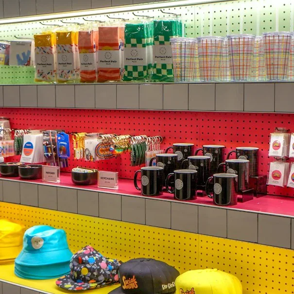 Werbemittel und Give-aways mit Logo wie Tassen, Schlüsselanhänger und Caps